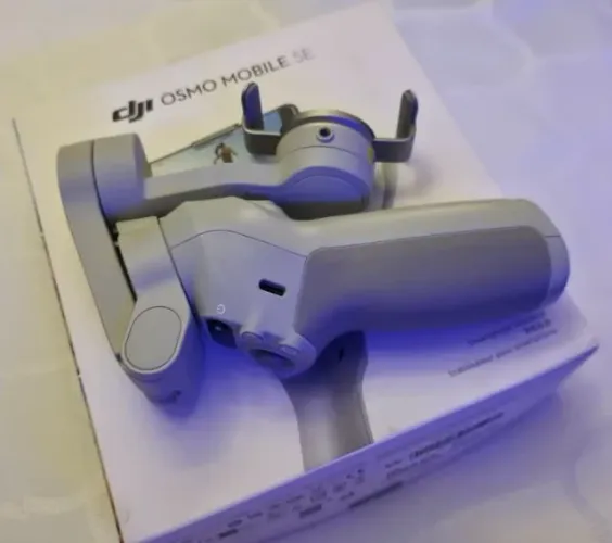 DJI Osmo Mobile SE - Gimbal Estabilizador p/ Celular (Na Caixa)