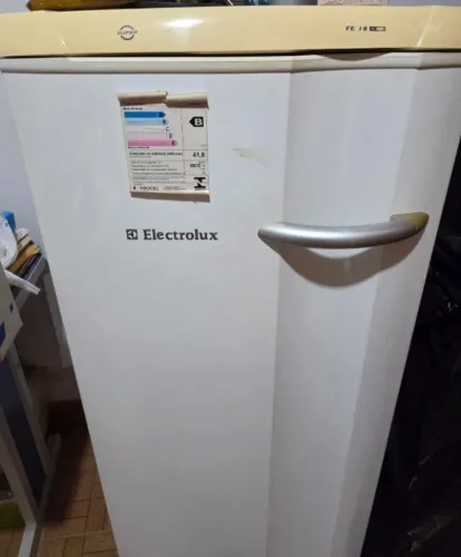 Freezer Electrolux FE18 - 110V - 145 Litros - Ótimo estado