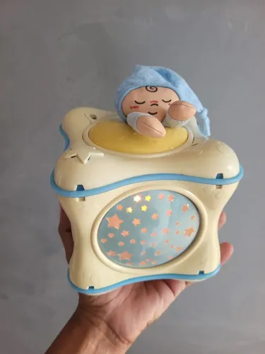 Luminária cubo com efeitos musicais 