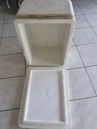 Caixa grande isopor
