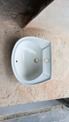 Lavatório de cerâmica 