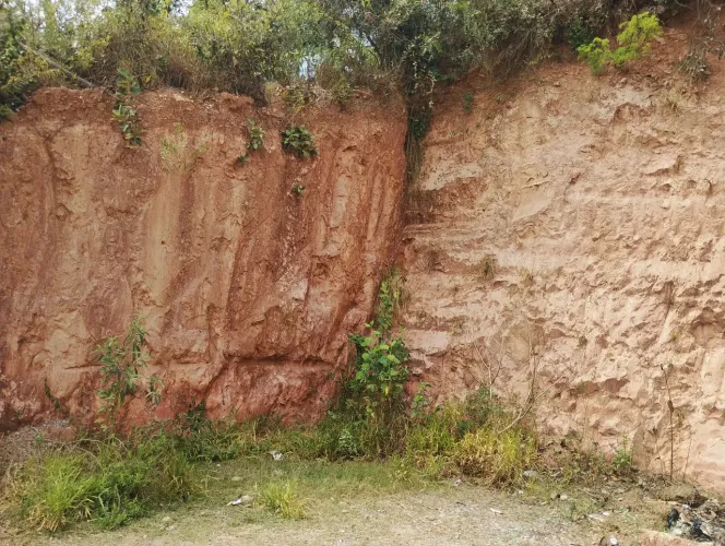 Lote 360m2 com ótima localização e vista