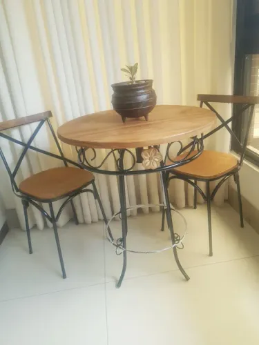 Jogo de mesa com 2 cadeiras Vintage X