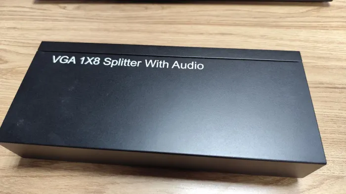 Splitter VGA 1x8 com Áudio - Novo