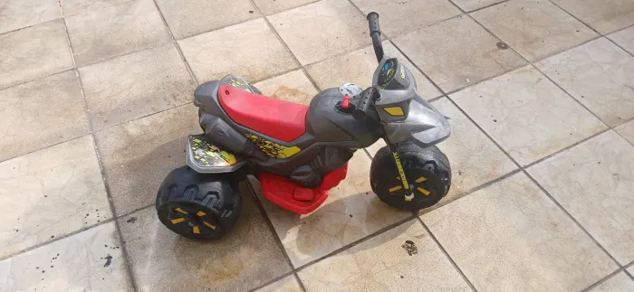 Carcaça motinha elétrica infantil