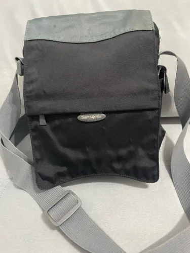 Bolsa Sansonite preta e cinza transversal 