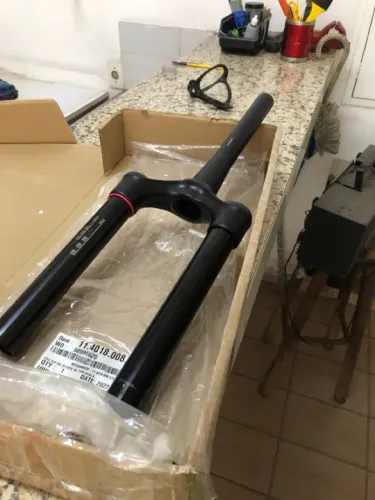Forquilha Rock Shox Rebba e Sid nova sem uso. 