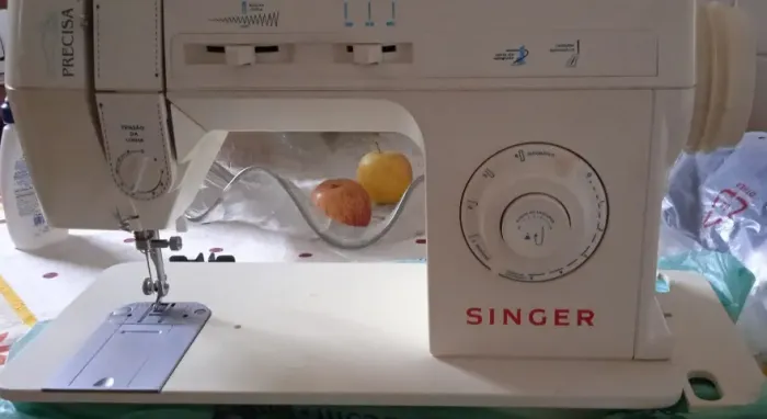 Maquina de costura- Singer Precisa, 18 pontos 