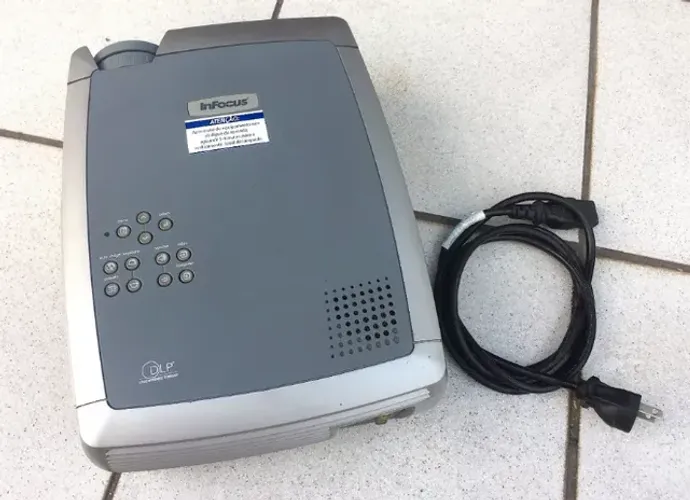 Projetor multimidia Infocus X3 - Funcionando