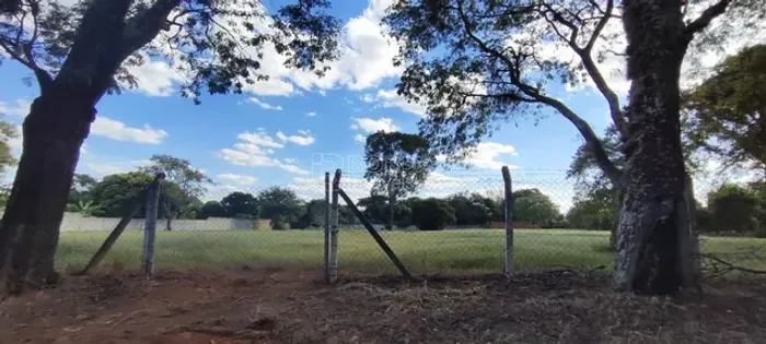 Venda de Terreno / Padrão na cidade de Araraquara