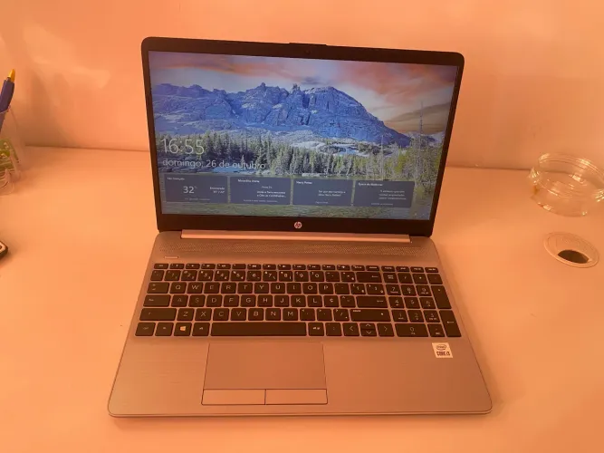 Notebook HP 250 G8 ( Com uma pequena mancha na tela)