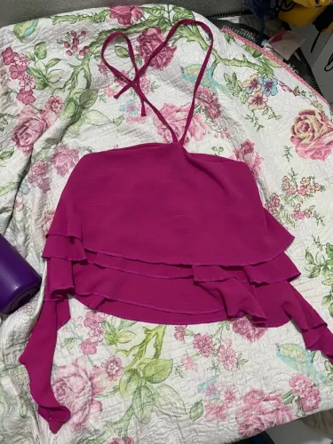 Top Rosa com Detalhes em Camadas