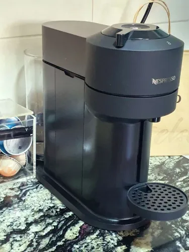 Máquina de Café Nespresso Vertuo Next Perto Fosco
