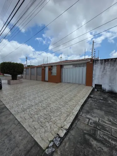 Vendo esta Casa Cohabinal Parnamirim: 3 quartos, 1 suíte; sala ampla 2 ambientes e garagem