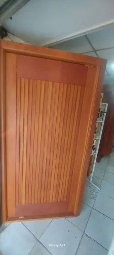 Porta de Madeira - ripadas com á qualidade Planeta portas 