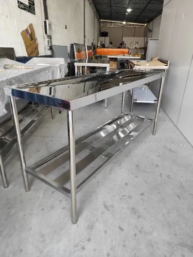 Bancada Inox 2,80x0,70x0,90m com 2 Prateleiras Chapa 22