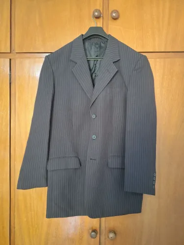 Terno blazer masculino preto com risca de giz tamanho 50 sem calça
