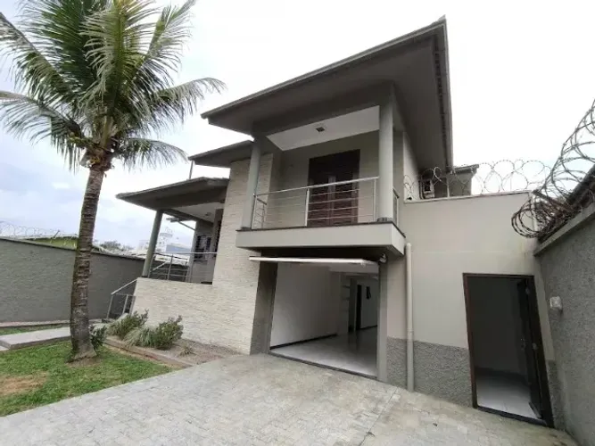 AMPLA Casa TODA EM LAJE 4 dorm próxima ao centro Criciúma ACEITA PERMUTA por Apartamento