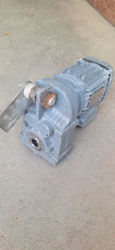 Motoredutor trifásico 0.75 cv redução 1/ 29.