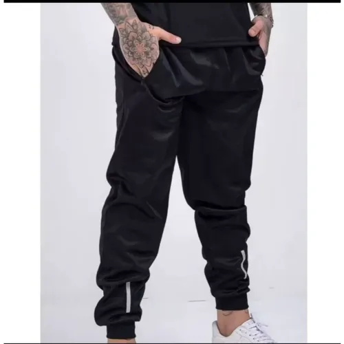 Calça Jogger Esportiva Preta com detalhes reflexivos
