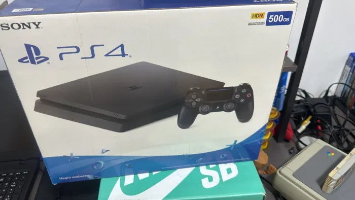 PlayStation 4 + 2 controles + 10 jogos 