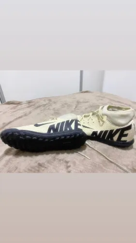 chuteira society nike amarela modelo botinha