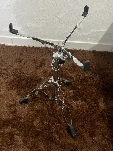 Vendo Estante Tripé de Caixa.