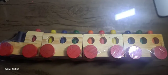 Trem de madeira com pinos coloridas brinquedo educativo 
