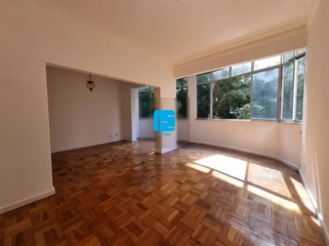 Apartamento de 3 quartos em rua transversal valorizada de Copacabana!