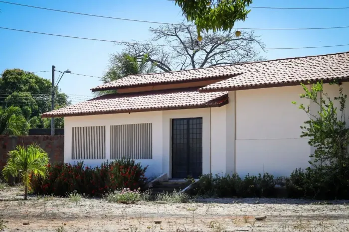 Casa para aluguel com 200 metros quadrados com 3 quartos em Lagoa Redonda - Fortaleza - Ce