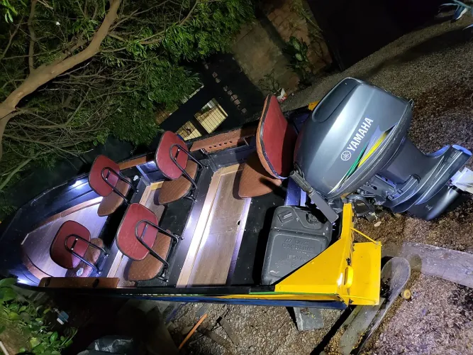 Lancha de Alumínio com Motor Yamaha 40hp - Tudo Revisado e Pronta para Navegar