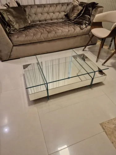 Mesa de centro de vidro e espelho