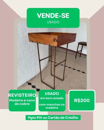 Mesa de apoio com revisteiro em madeira e cobre - Usado, charmoso e funcional