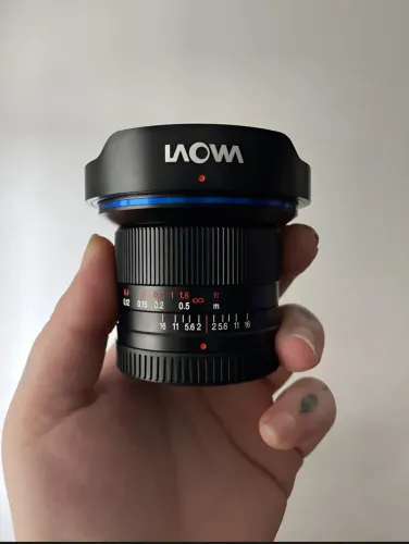 Lente Laowa 6mm f2 MFT