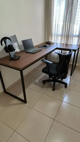 Mesa de Escritório Gamer em L com Estrutura em Aço