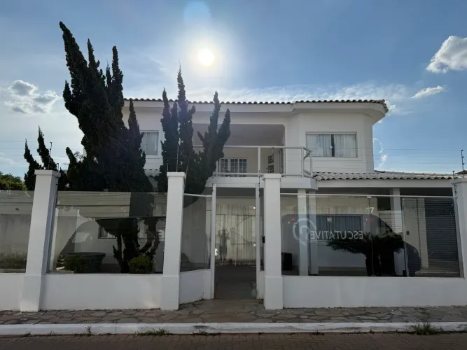 8 quartos ,4 suítes  ,9 banheiros ,área  gourmet,piscina aquecida, Vicente Pires rua 4 