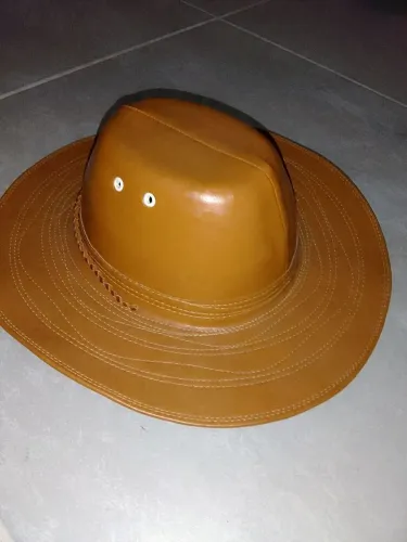 Chapéu em couro natural, novo, exclusivo