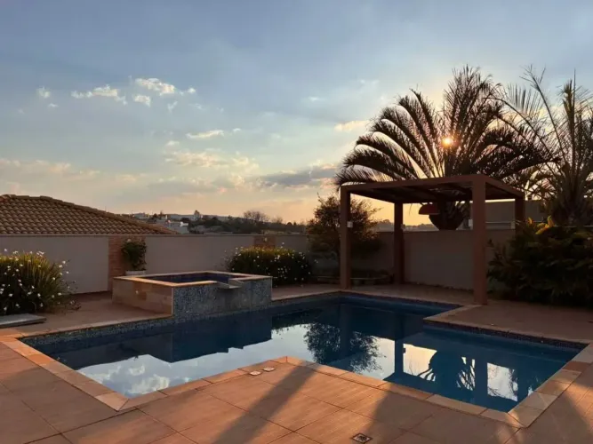 Casa em Condomínio : / Residencial / Jardim Alto de Santa Cruz