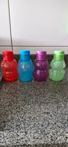 4 garrafinhas infantis Tupperware