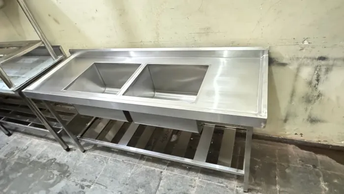 Pia industrial em aço inox com 2 cubas 1,80 x 0,60