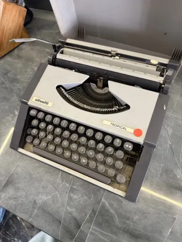 Máquina de escrever Olivetti