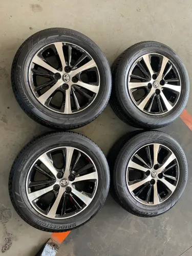 Rodas aro 15 Toyota Etios originais + pneus seminovos 