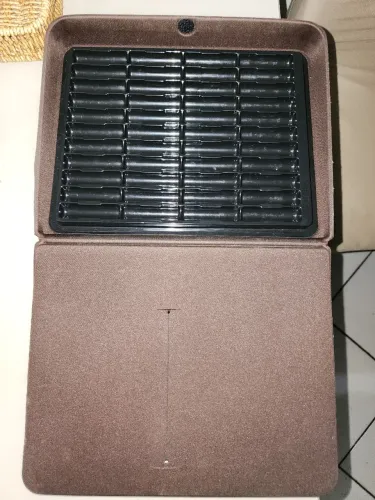 Estojo amostra de colônia