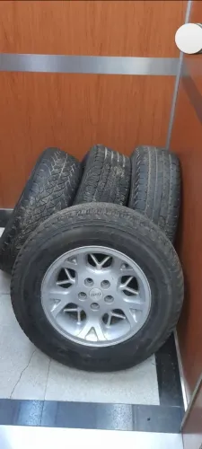 Rodas e pneus para Cherokee