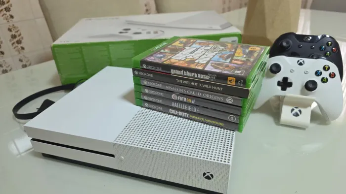 Vendo X box one S de 1 Tera semi novo