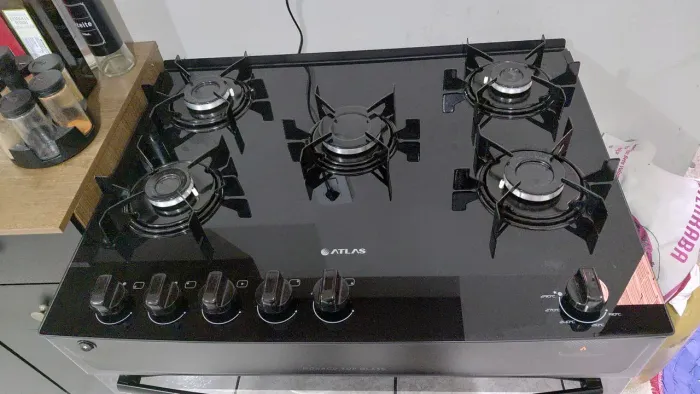 Vende se fogão mesa de vidro 5 bocas pouco tempo de uso