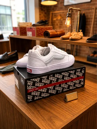 Vans novo na caixa - Branco Gelo - Tamanho 36