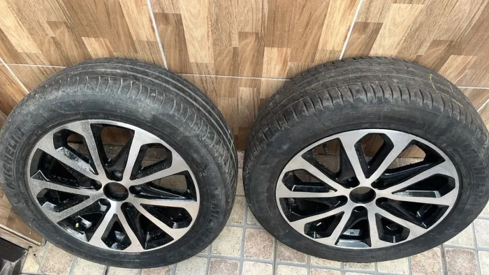 2 rodas aro 17 com pneus novos michelim