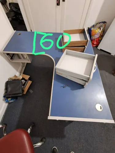 Mesa de escritório em excelente estado! Estou me desfazendo por questão de espaço