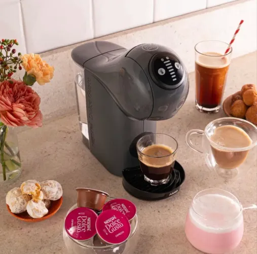 Cafeteira Douce Gusto muito nova !